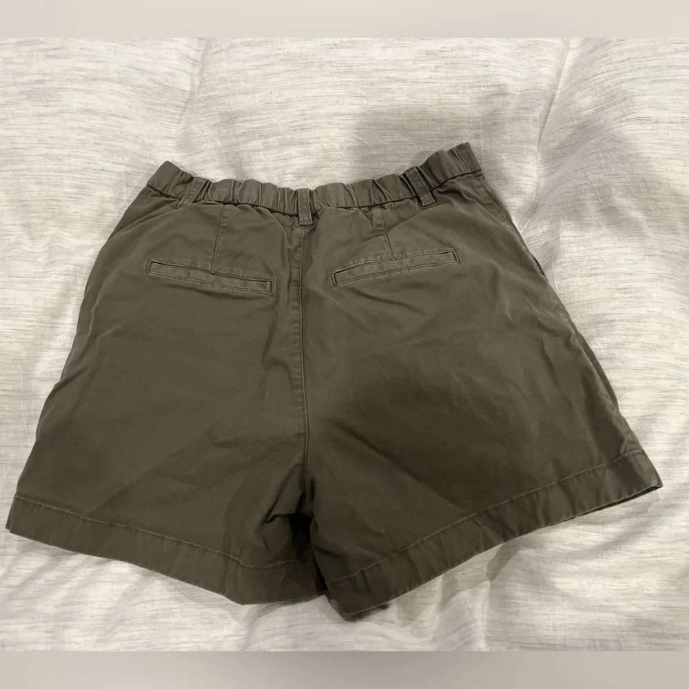 Olive green GAP shorts in size 8